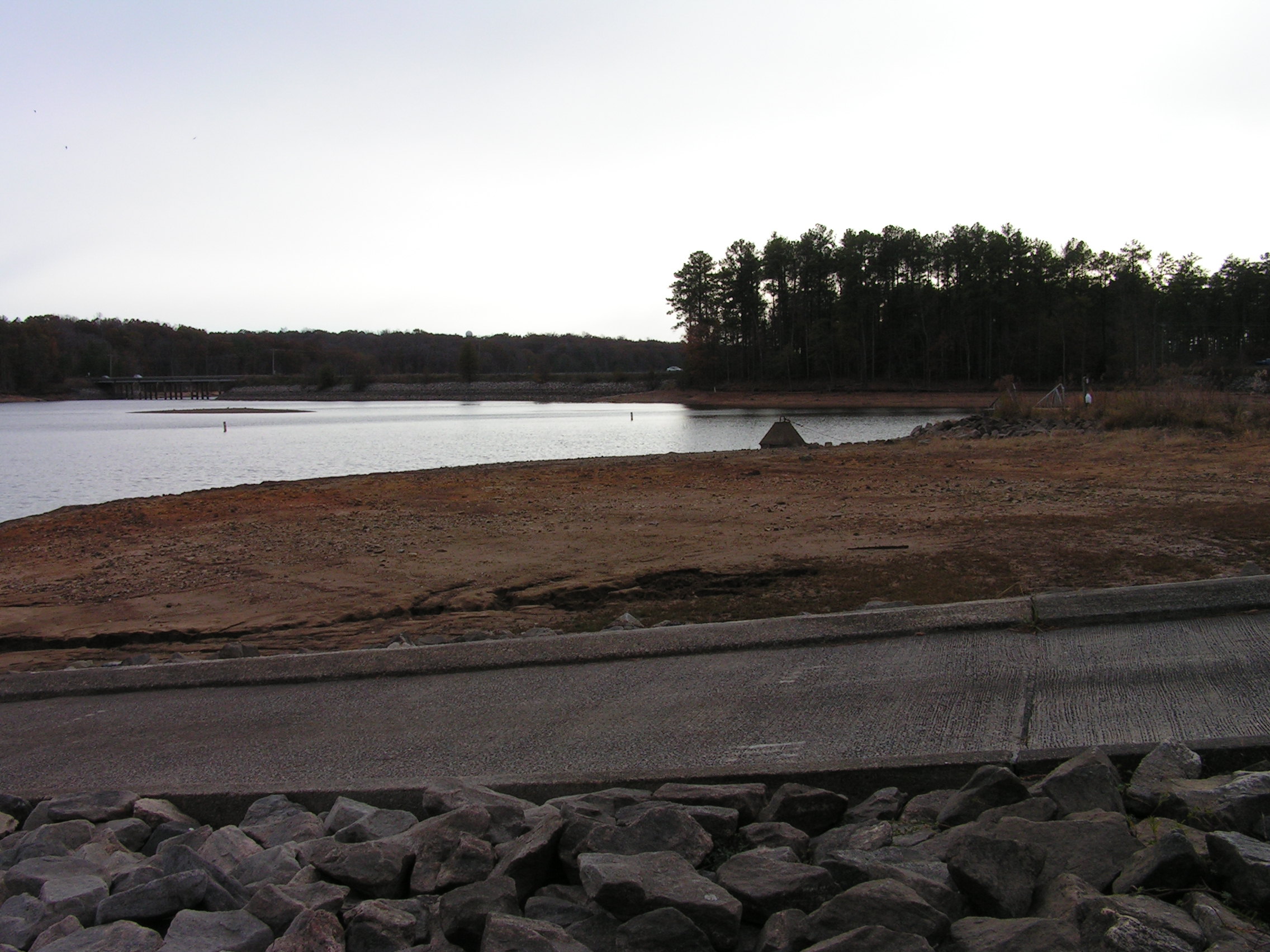 ./2005/Falls Lake Low Water/Fall Lake low nov 0004.JPG